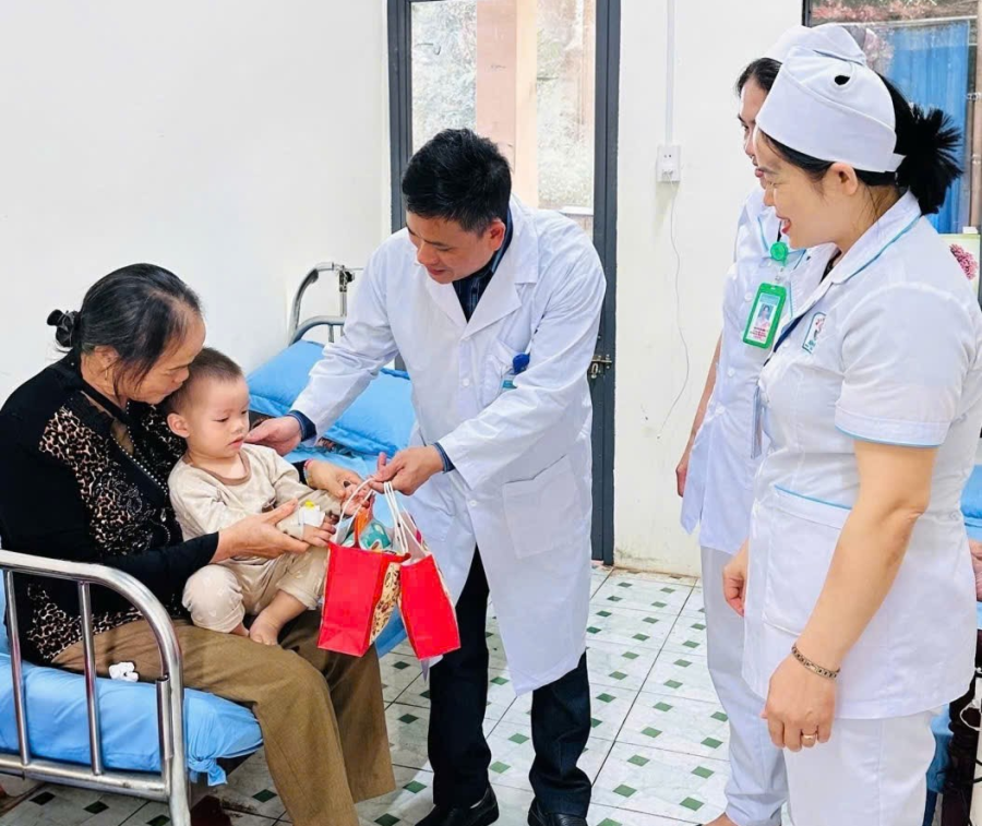 Bệnh viện 331 trao yêu thương mùa Trung thu